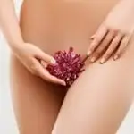 صورة توضيحية تمثيلية لخدمات تجميل المنطقة الحساسة، تعكس العناية بالصحة الشخصية والمظهر الجمالي بخصوصية تامة.